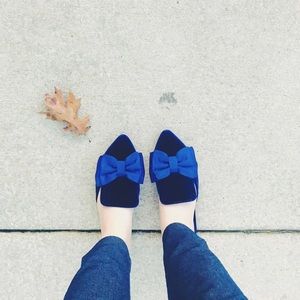 Velvet bow slip-on shoes